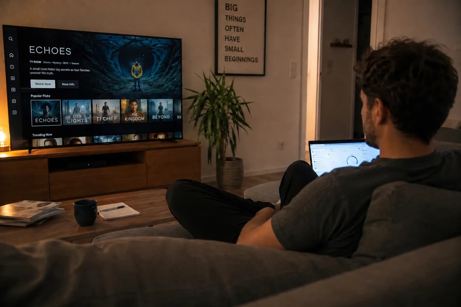 Person in einer modernen Wohnung am Abend, umgeben von Finanzunterlagen und Alltagsablenkungen